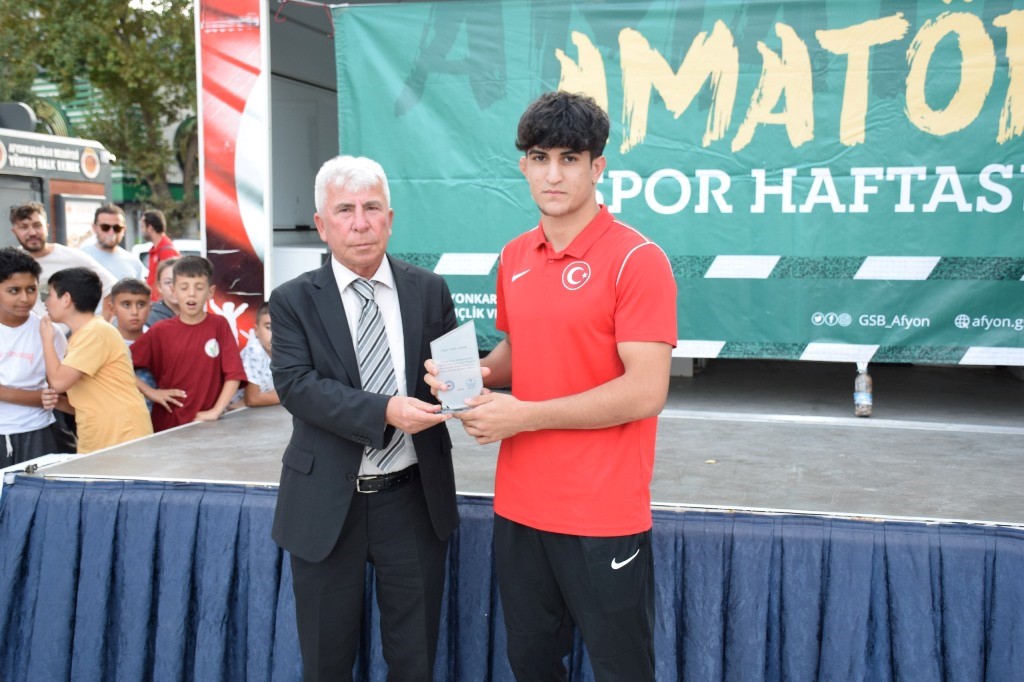 AFYONKARAHİSAR'DA AMATÖR SPOR HAFTASI COŞKUSU