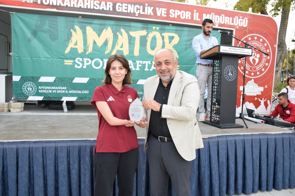 AFYONKARAHİSAR'DA AMATÖR SPOR HAFTASI COŞKUSU