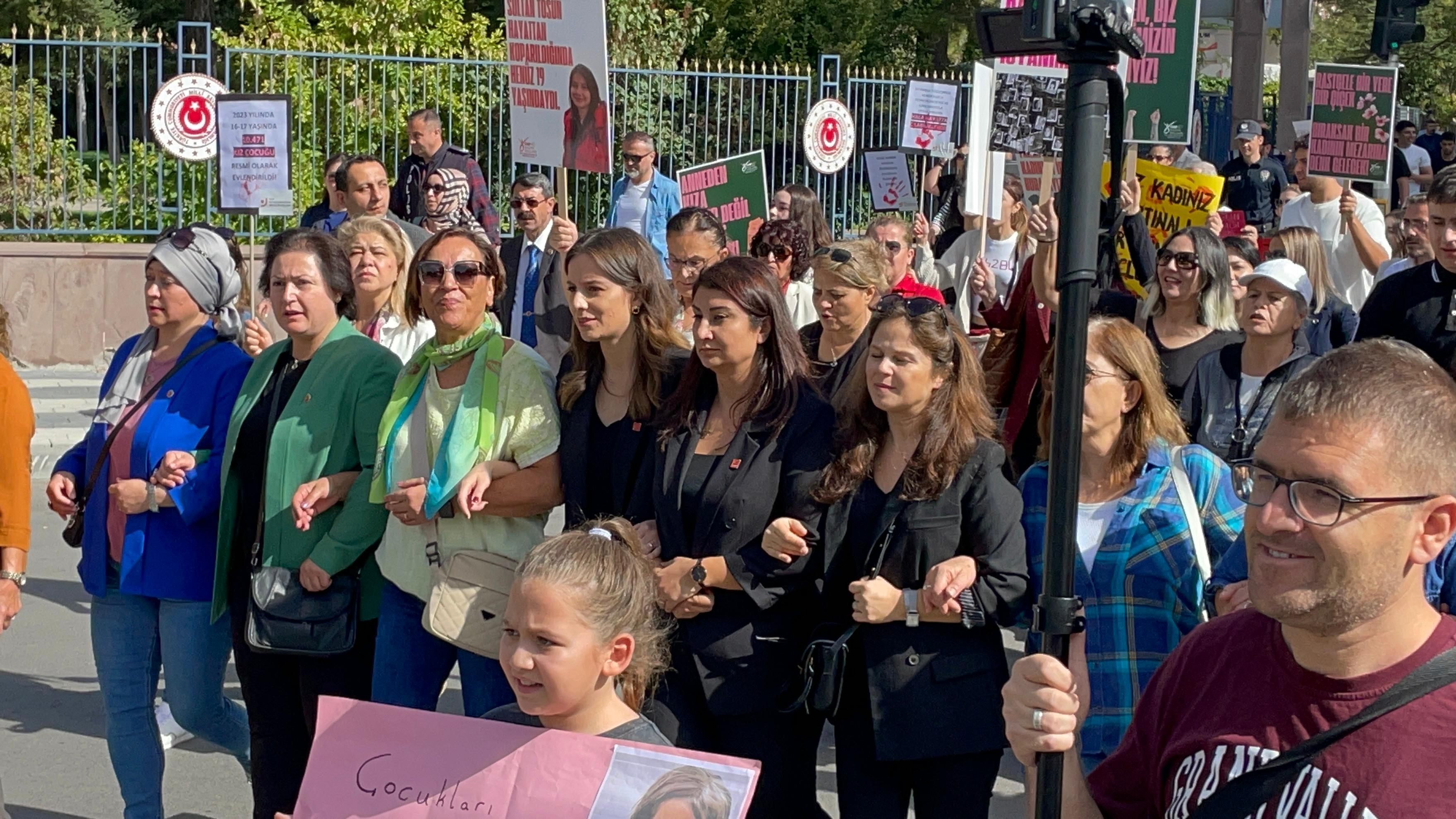 Afyonkarahisar'dan Yükselen Çığlık: "Kadınlar için yaşam bir haktır"