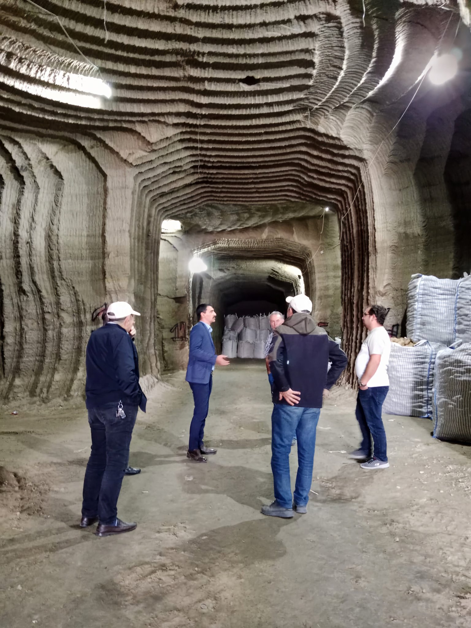 Şuhut İlçe Tarım Müdürü Tür,  5000 Ton Kapasiteli Doğal Yeraltı Patates Deposunu İncelendi