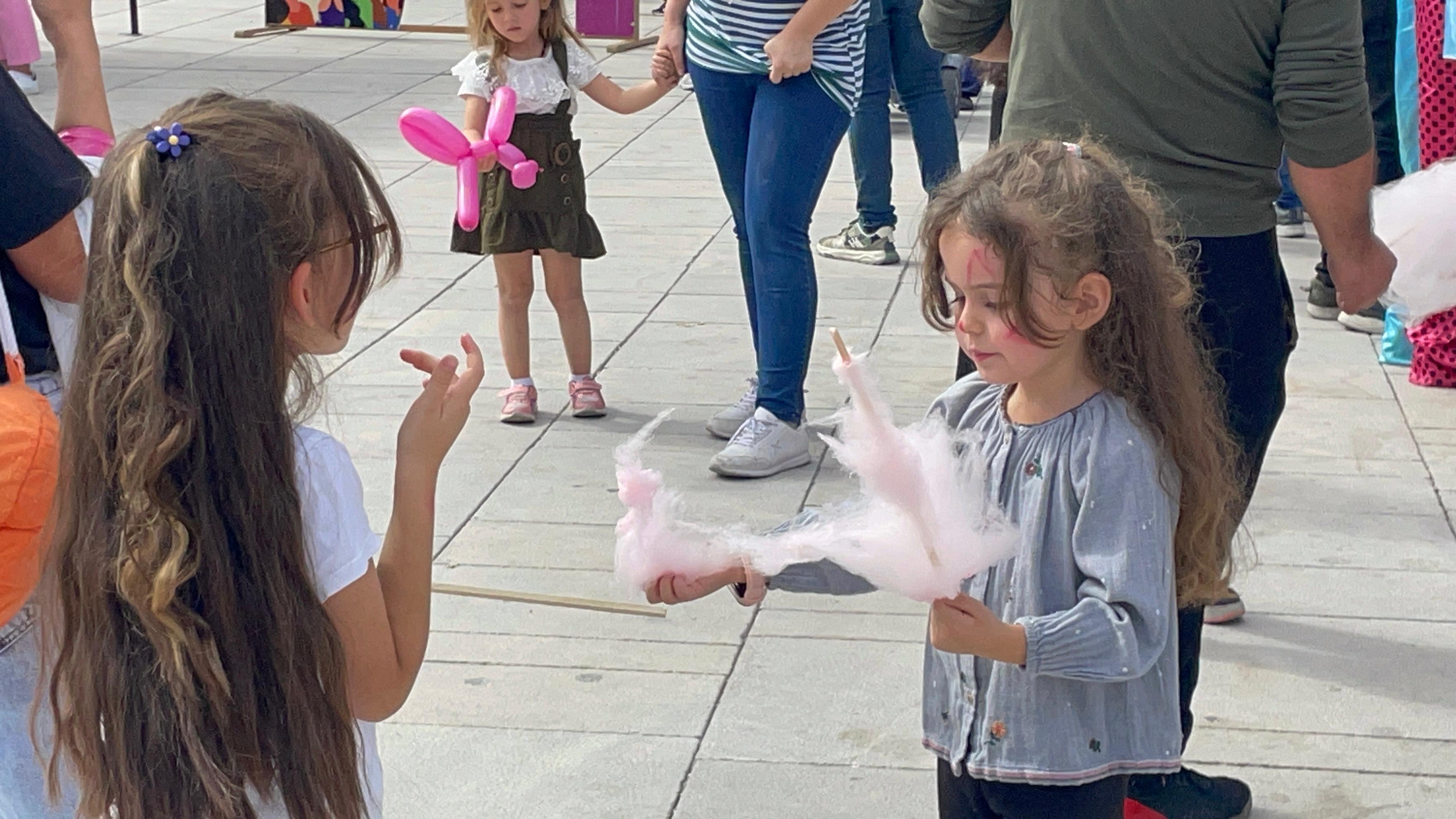 Dünya Kız Çocukları Günü Coşkuyla Kutlandı: 'Güçlü Kızlar, Güçlü Yarınlar' Etkinliği Zafer Meydanı'nda Gerçekleşti