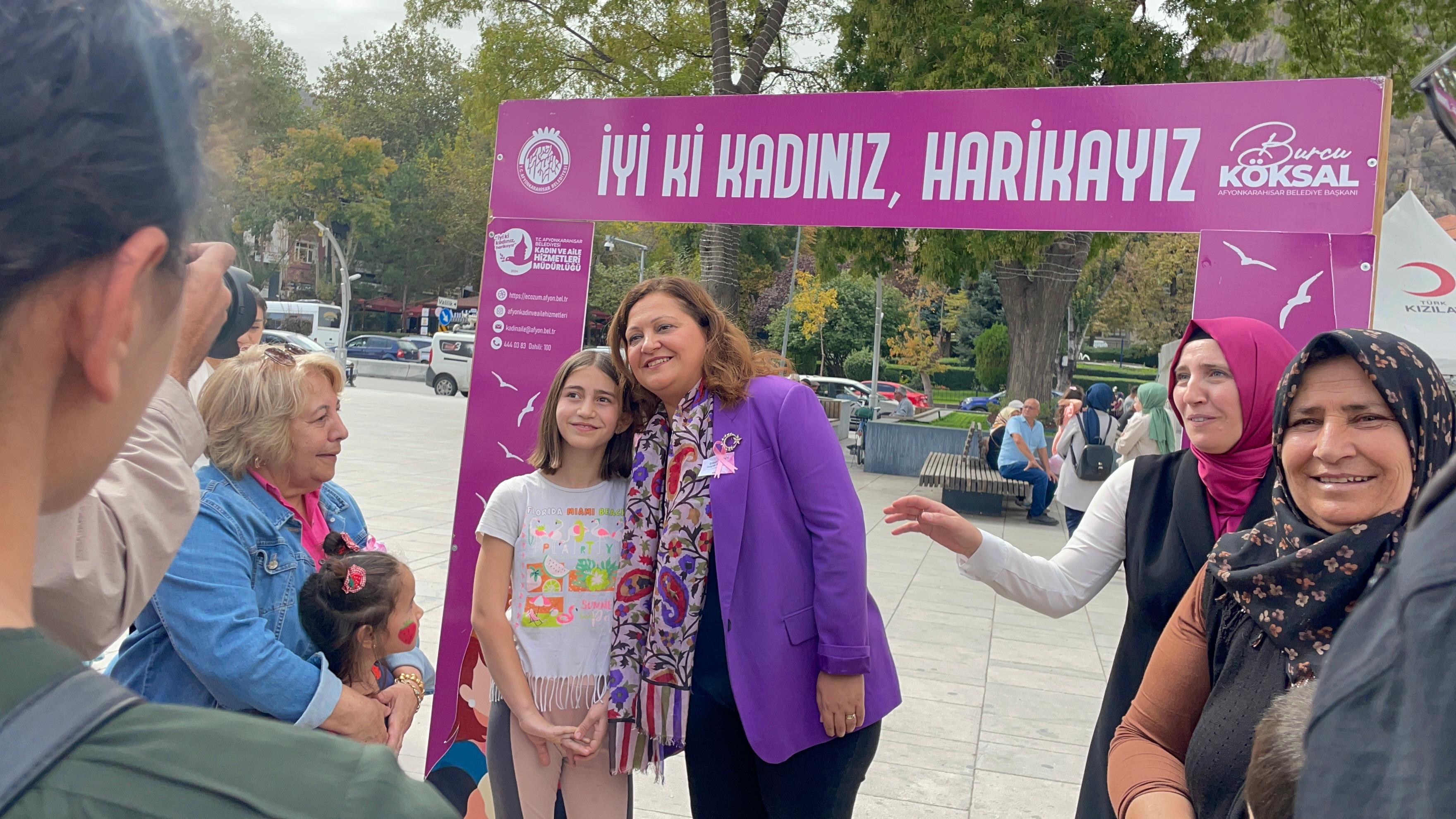 Dünya Kız Çocukları Günü Coşkuyla Kutlandı: 'Güçlü Kızlar, Güçlü Yarınlar' Etkinliği Zafer Meydanı'nda Gerçekleşti