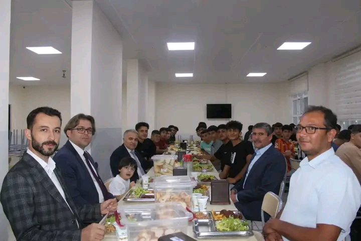 KAYMAKAM DURU,  ORTAOKUL ÖĞRENCİLERİYLE BİR ARAYA GELDİ
