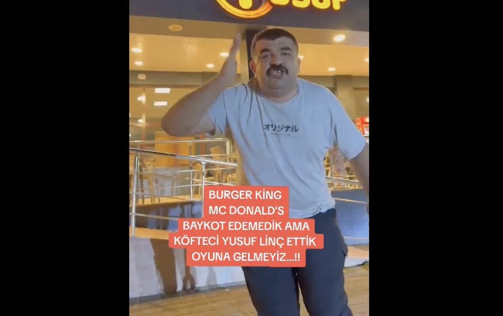KÖFTECİ YUSUF YALNIZ DEĞİL DEDİ, TİŞÖRTÜNÜ YIRTTI!