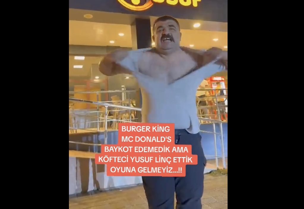 KÖFTECİ YUSUF YALNIZ DEĞİL DEDİ, TİŞÖRTÜNÜ YIRTTI!