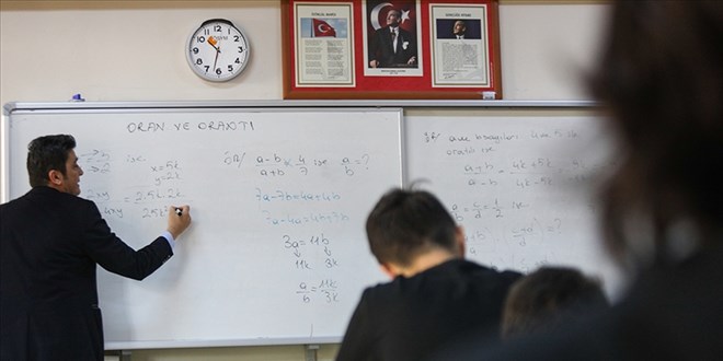 230 BİN ÖĞRETMENE BAŞÖĞRETMENLİK YOLU AÇILDI