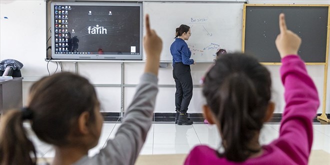 ÖĞRETMENE 'GERİ HİZMET' RAFA KALKTI