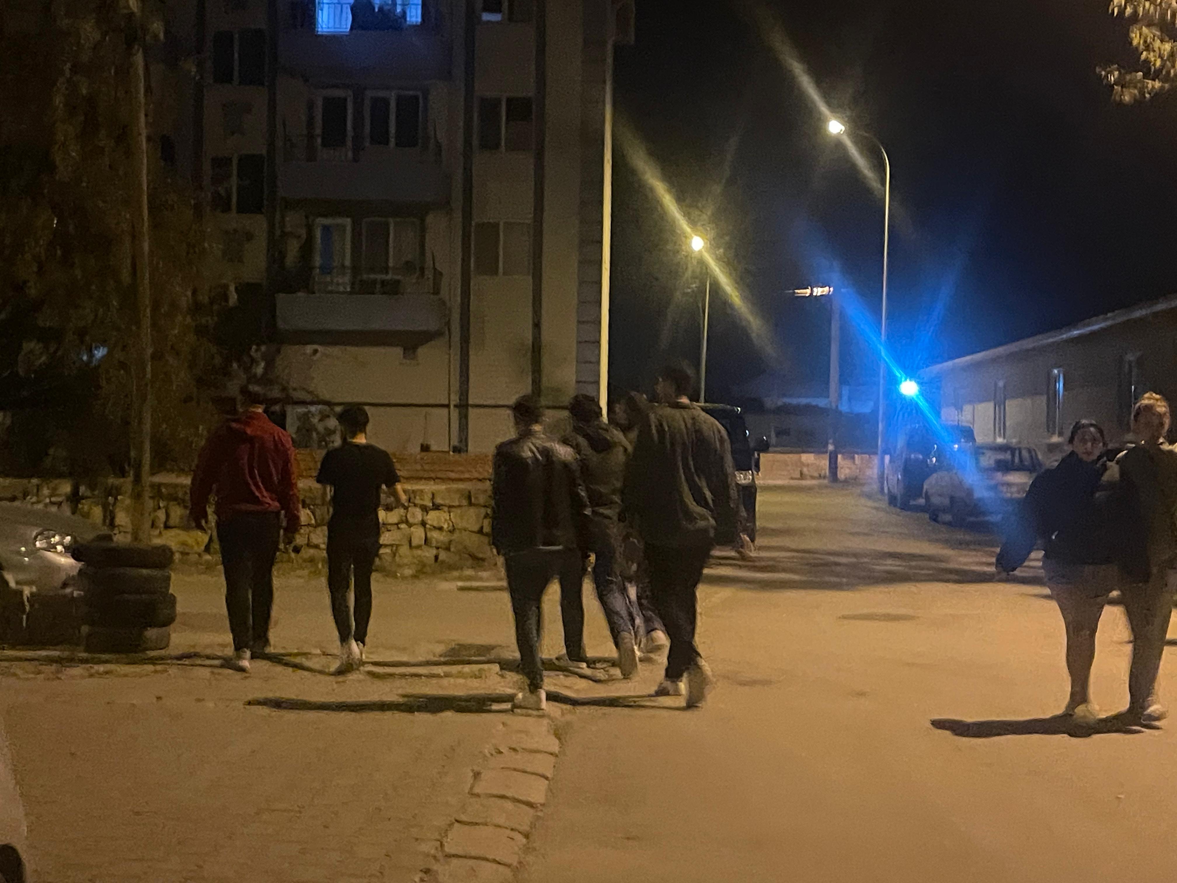 VATANDAŞLAR KENDİNİ SOKAĞA ATTI