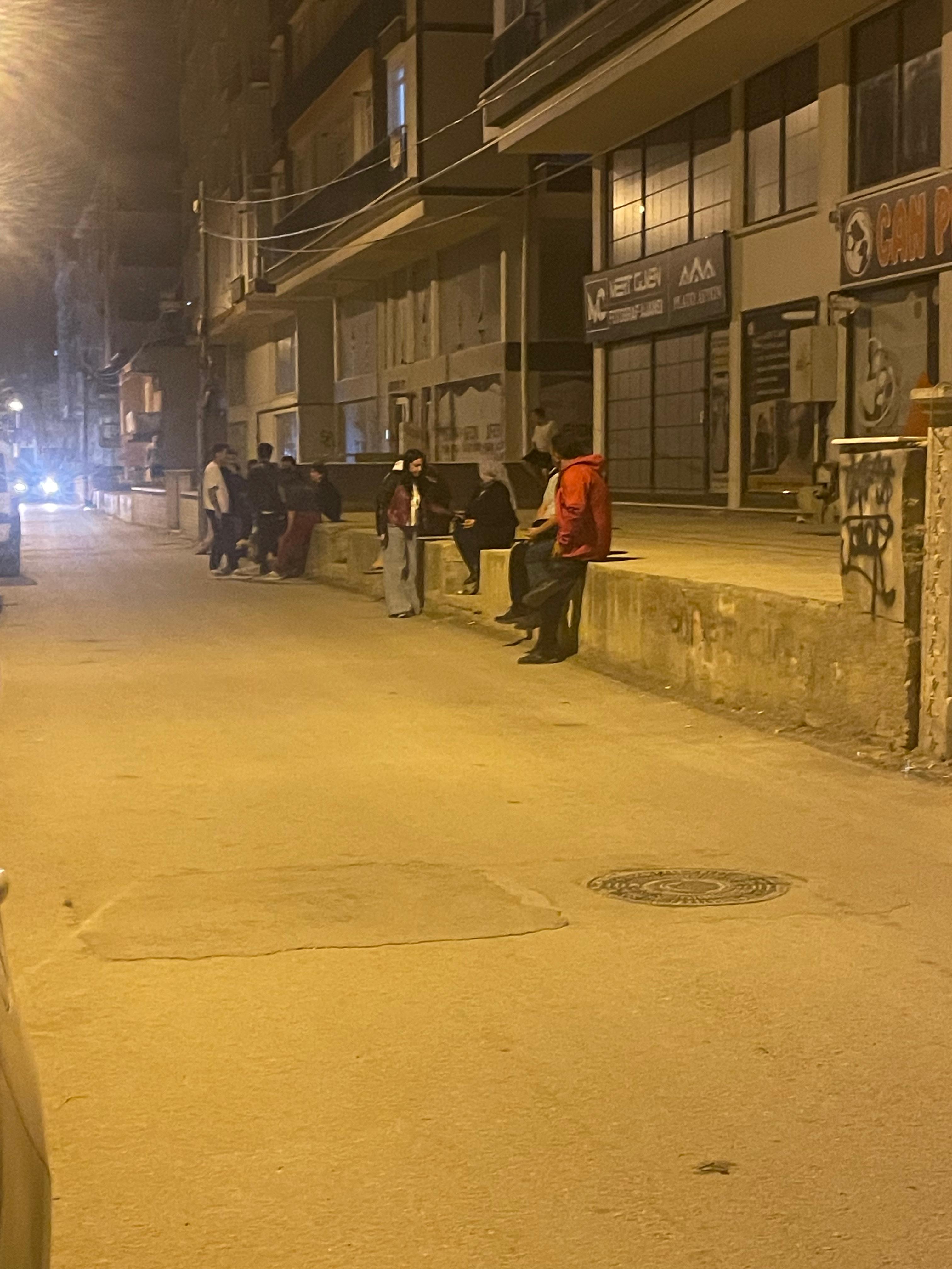 VATANDAŞLAR KENDİNİ SOKAĞA ATTI