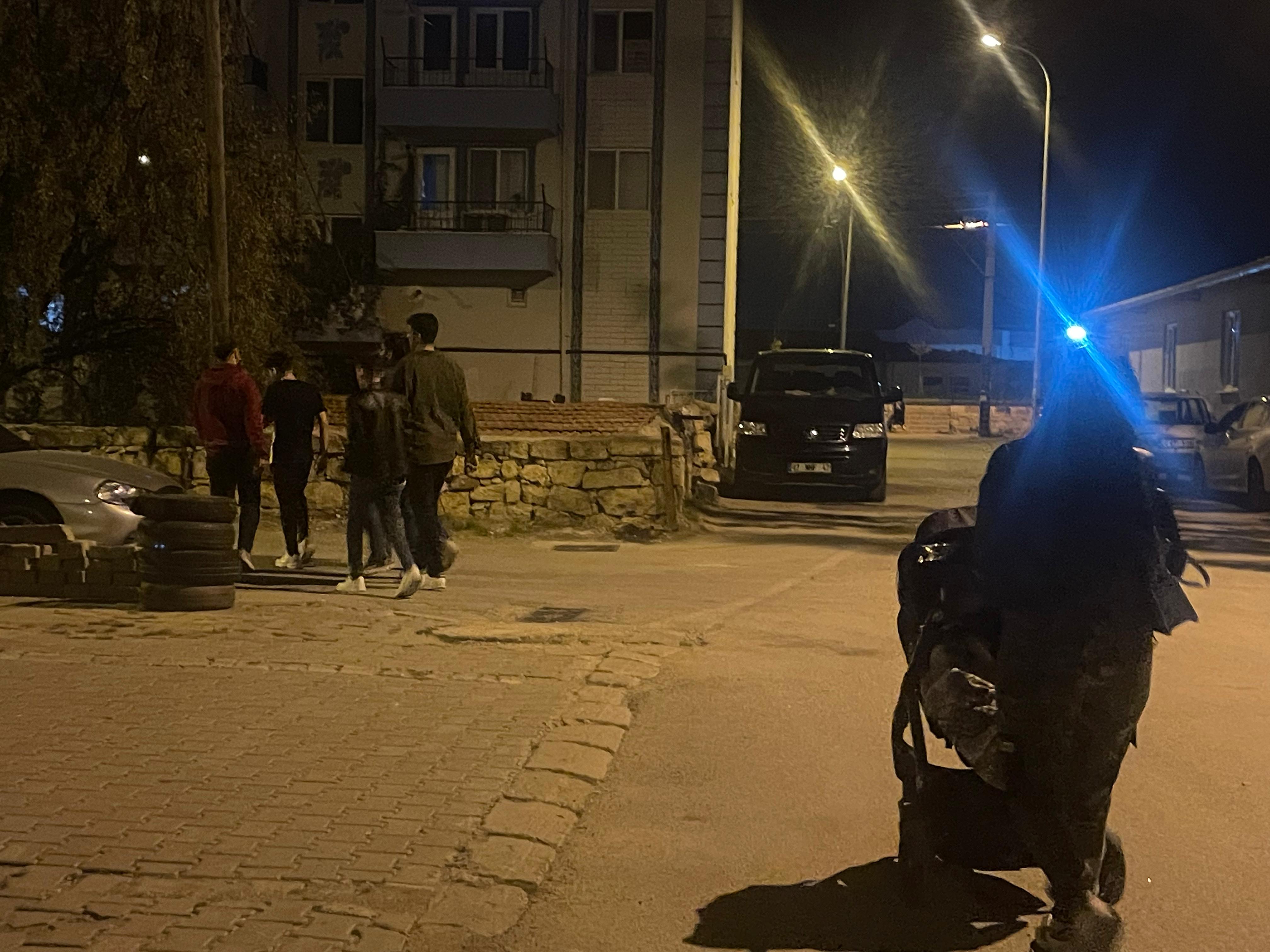 VATANDAŞLAR KENDİNİ SOKAĞA ATTI