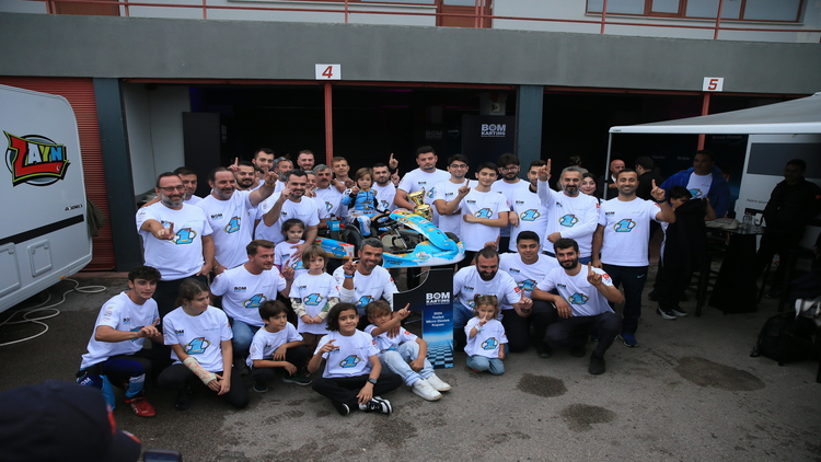 Minik Motosikletçi Zayn Sofuoğlu, "4 Tekerdeki" İlk Şampiyonluğunu Elde Etti
