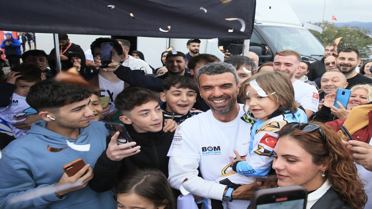 Minik Motosikletçi Zayn Sofuoğlu, "4 Tekerdeki" İlk Şampiyonluğunu Elde Etti