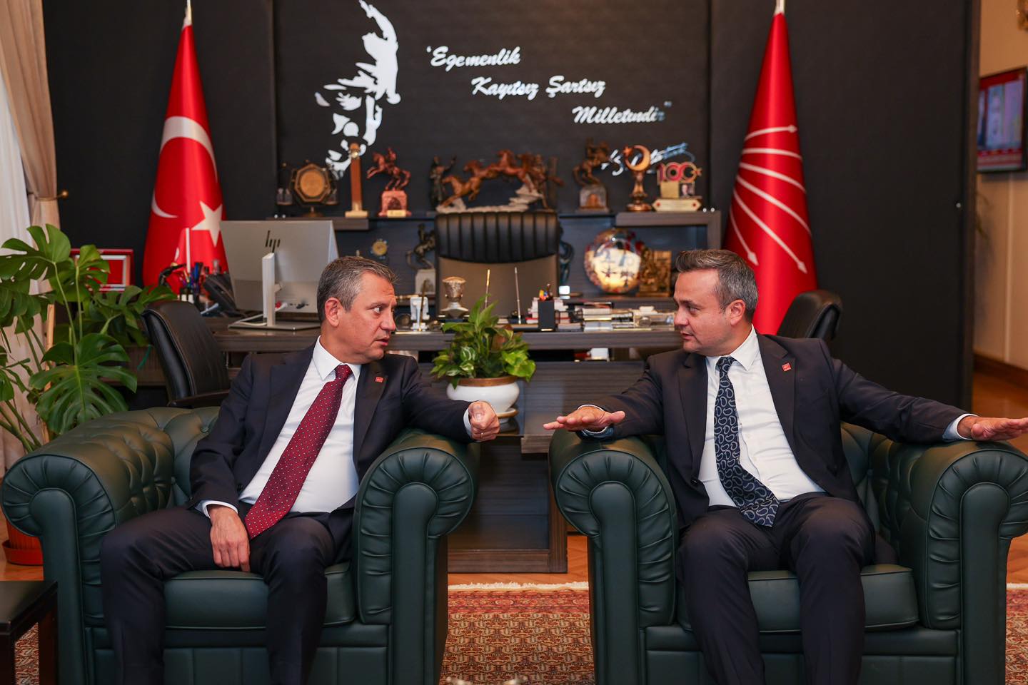 CHP Lideri Özgür Özel’den  Başkan Erhan’a Tam Destek