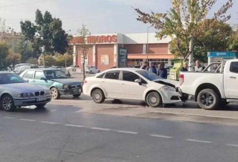 Afyon'da Dikkatsizlik ve Yoğun Trafik Kazaları Tetikliyor