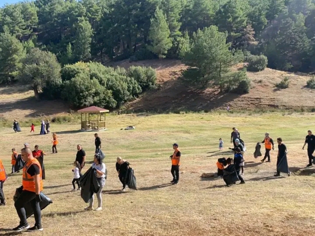 PINARLI TABİAT PARKINDA ÇEVRE TEMİZLİĞİ ETKİNLİĞİ DÜZENLENDİ