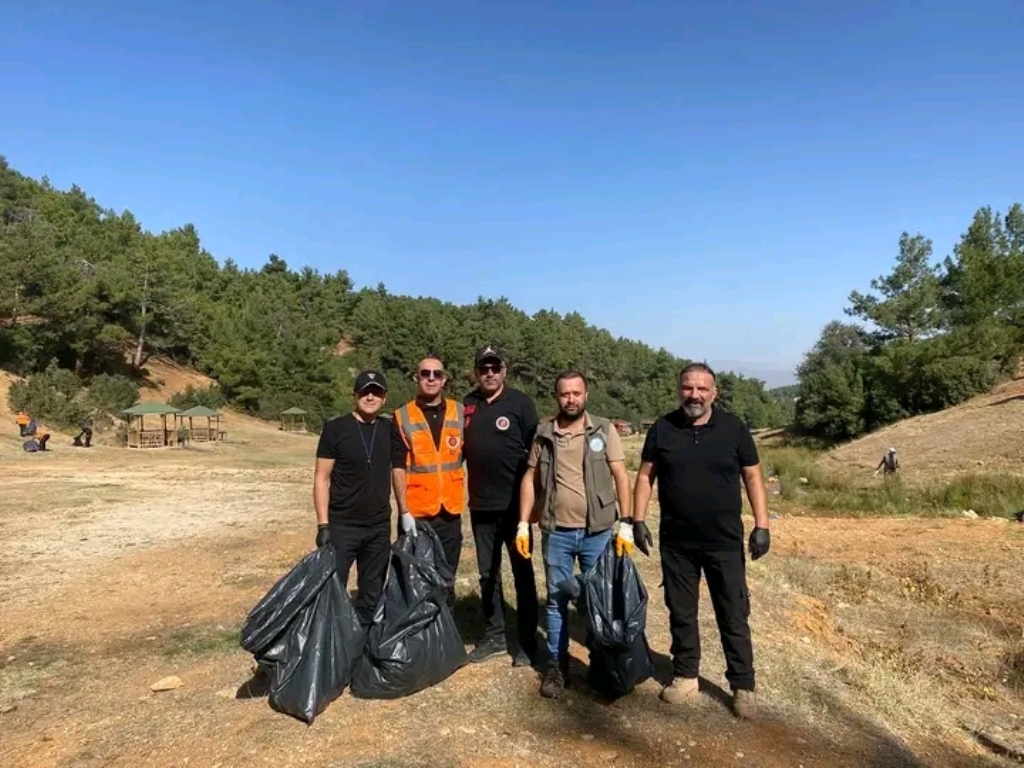 PINARLI TABİAT PARKINDA ÇEVRE TEMİZLİĞİ ETKİNLİĞİ DÜZENLENDİ