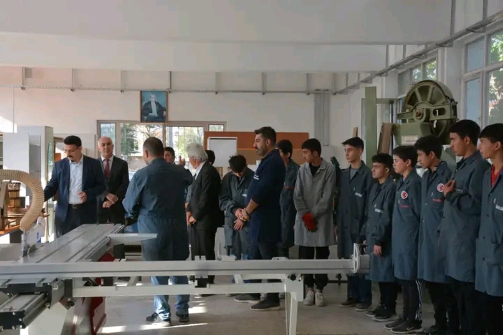 KAYMAKAM AKGÜL'DEN LİSE ÖĞRENCİLERİNE ZİYARET