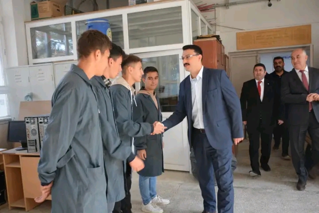 KAYMAKAM AKGÜL'DEN LİSE ÖĞRENCİLERİNE ZİYARET