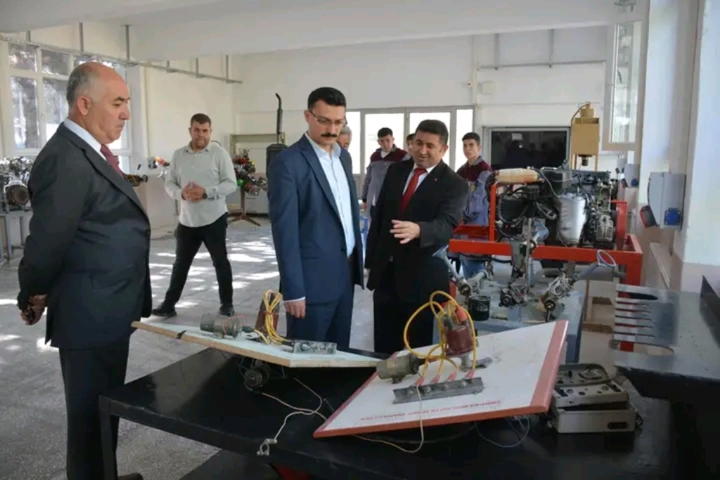 KAYMAKAM AKGÜL'DEN LİSE ÖĞRENCİLERİNE ZİYARET