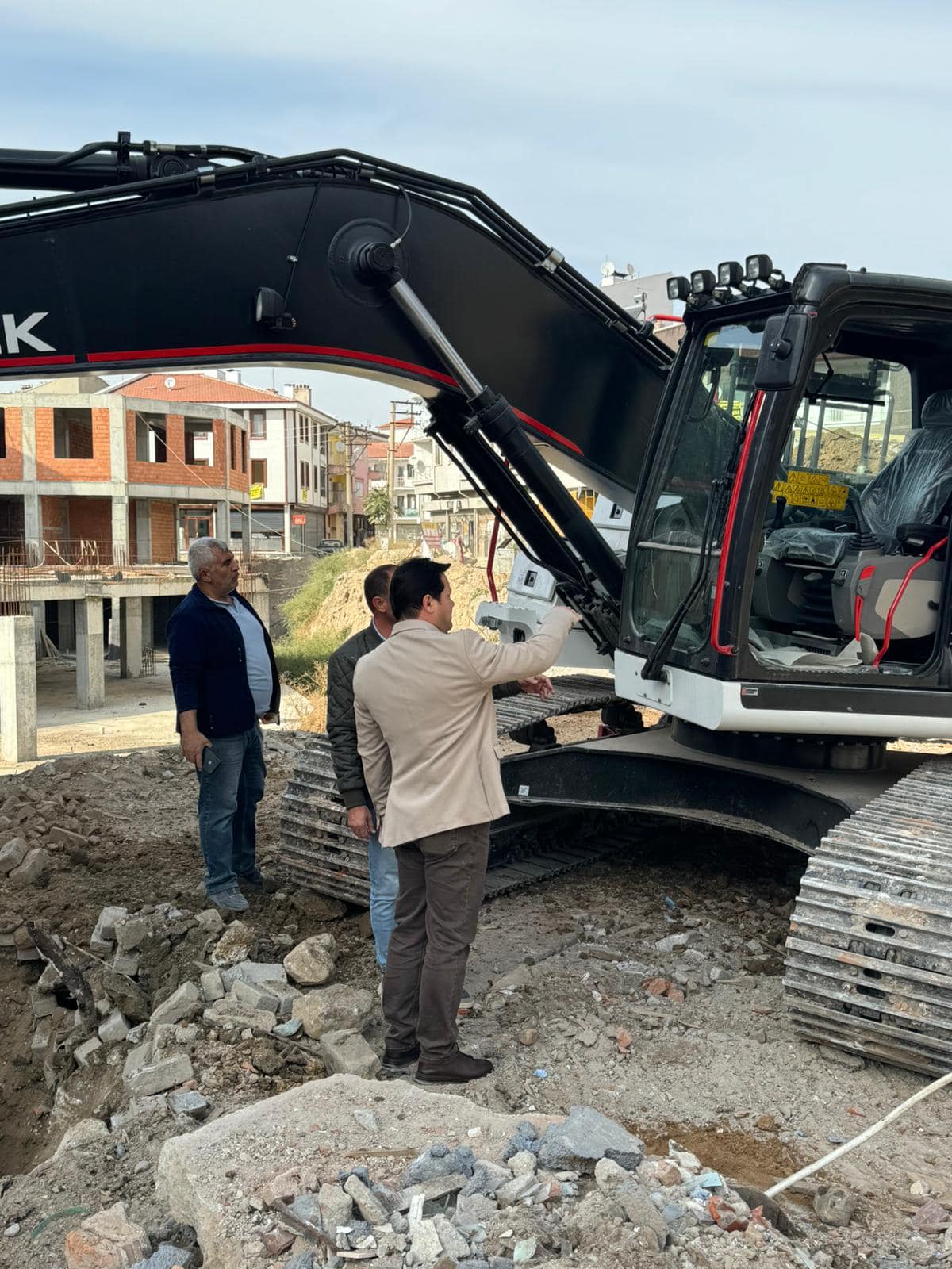 Bolvadin’in Çalışkan Başkanı Gecesini Gündüzüne Katıyor