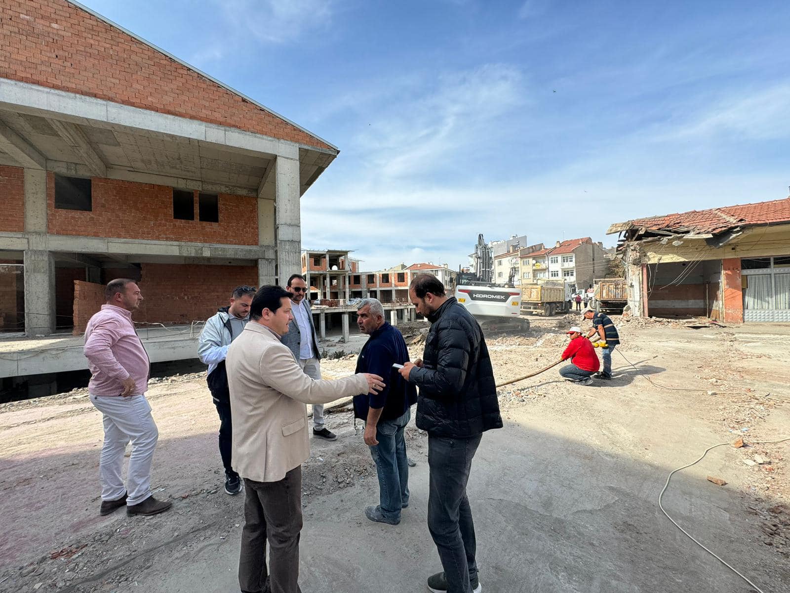 Bolvadin’in Çalışkan Başkanı Gecesini Gündüzüne Katıyor