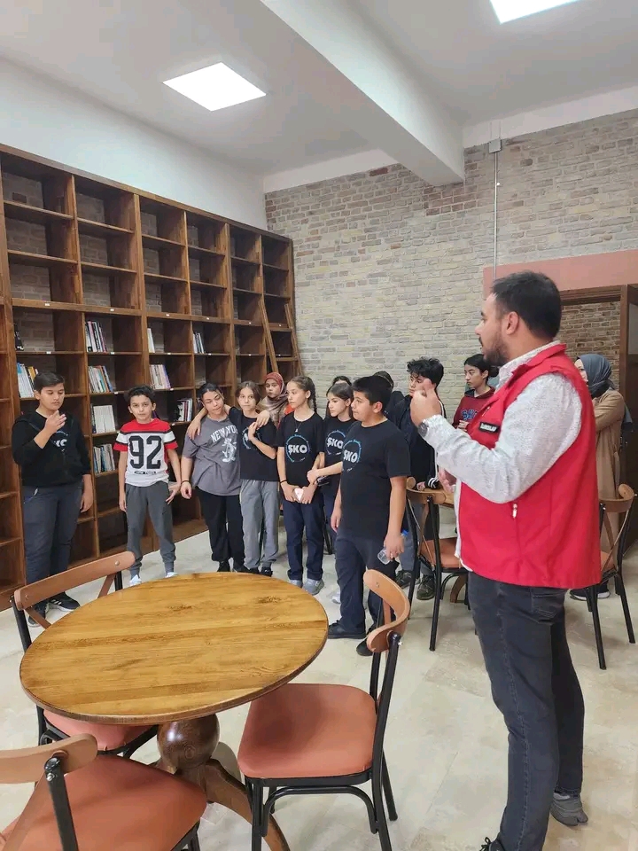 GENÇLİK MERKEZİ OFİSİNE, ORTAOKUL ÖĞRENCİLERİNDEN ZİYARET