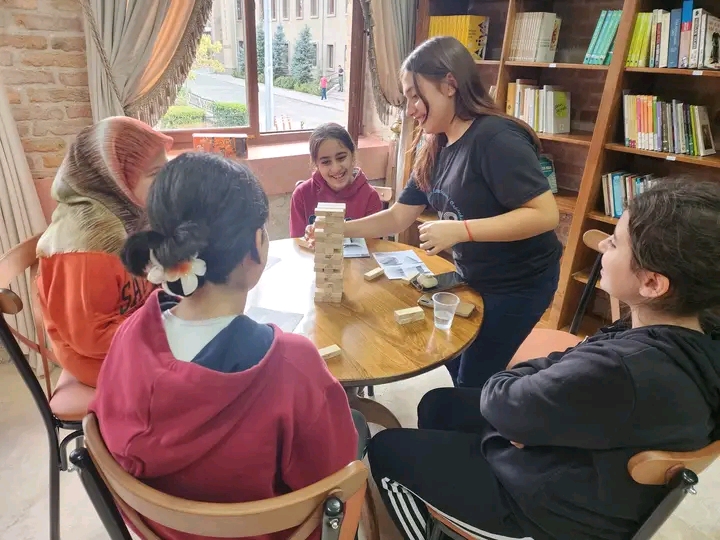 GENÇLİK MERKEZİ OFİSİNE, ORTAOKUL ÖĞRENCİLERİNDEN ZİYARET