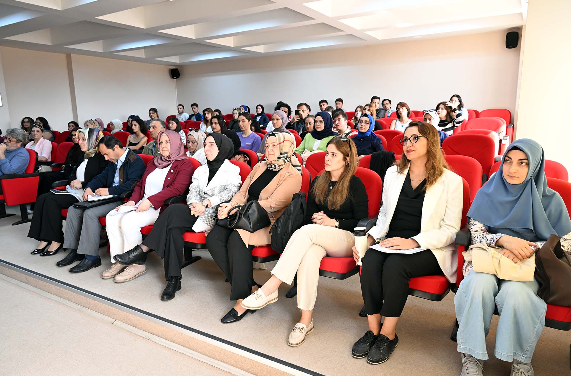 “Kadına Karşı Şiddetin Önlenmesi ve Ailenin Korunması” Söyleşisi Düzenlendi