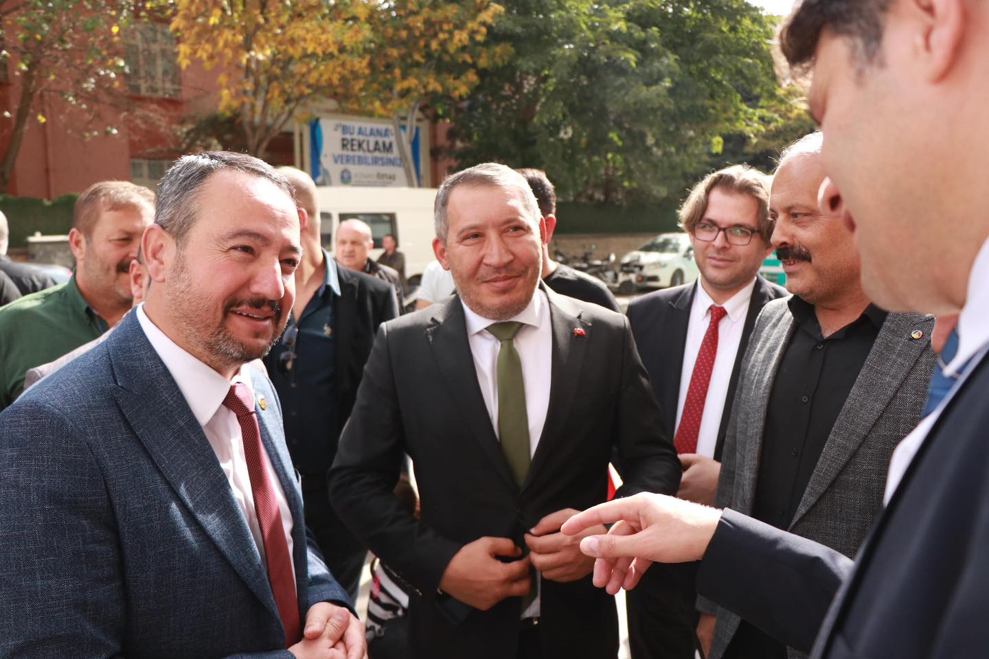 Belediye Başkanları ve Kaymakamlar Pastane Açılışında Bir Araya Geldi