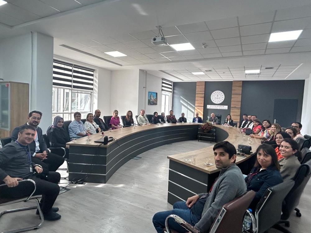 “İnsan için Düşün, Tasarla ve Üret”  Harezmi Eğitim Modeli öğretmen eğitimleri başladı