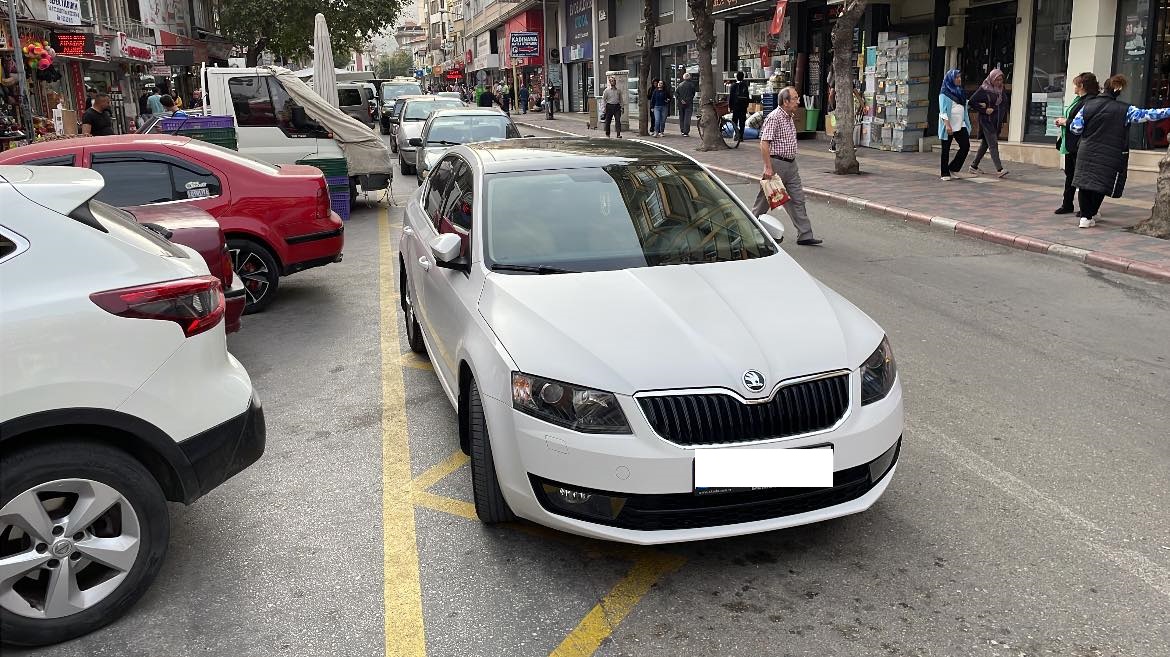 Vatandaştan Çift Sıra Parka Sitem