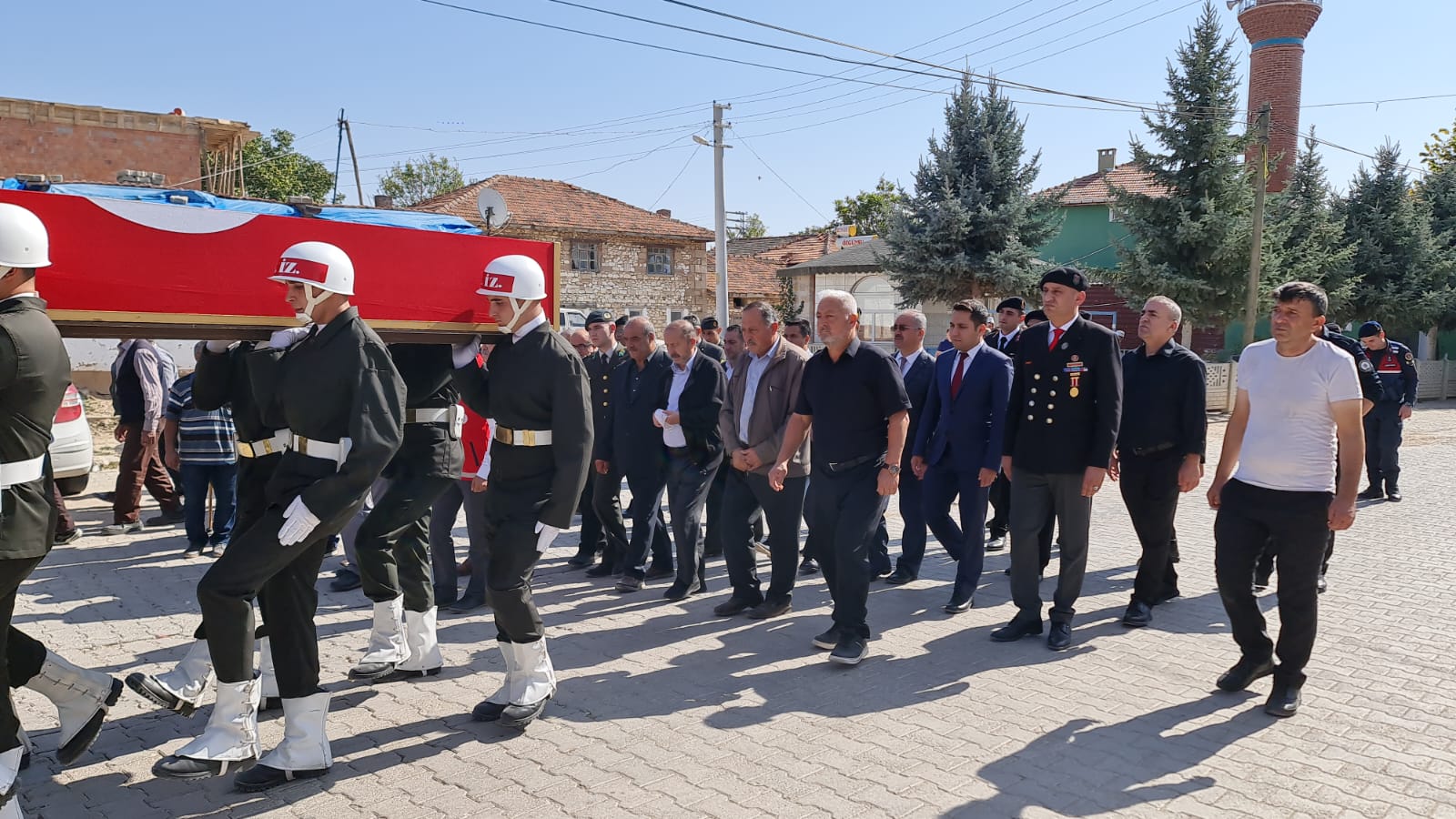 Kendi mezarını 1 yıl önceden evinin bahçesine yaptırmış!  Gazi Seydi Ahmet Gündoğdu Ebediyete Uğurlandı