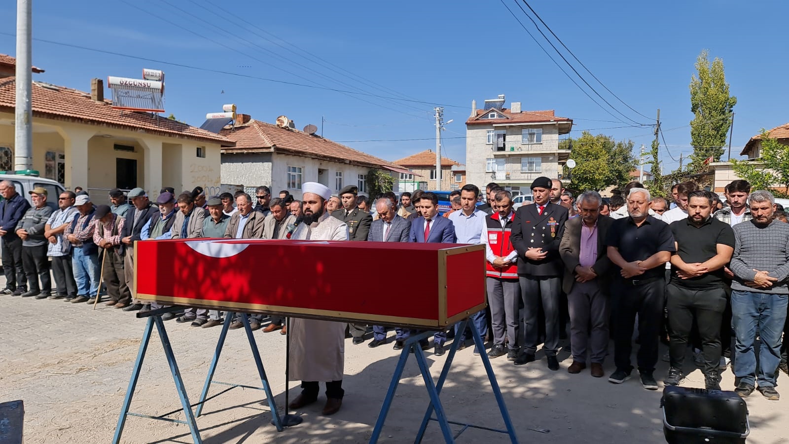 Kendi mezarını 1 yıl önceden evinin bahçesine yaptırmış!  Gazi Seydi Ahmet Gündoğdu Ebediyete Uğurlandı