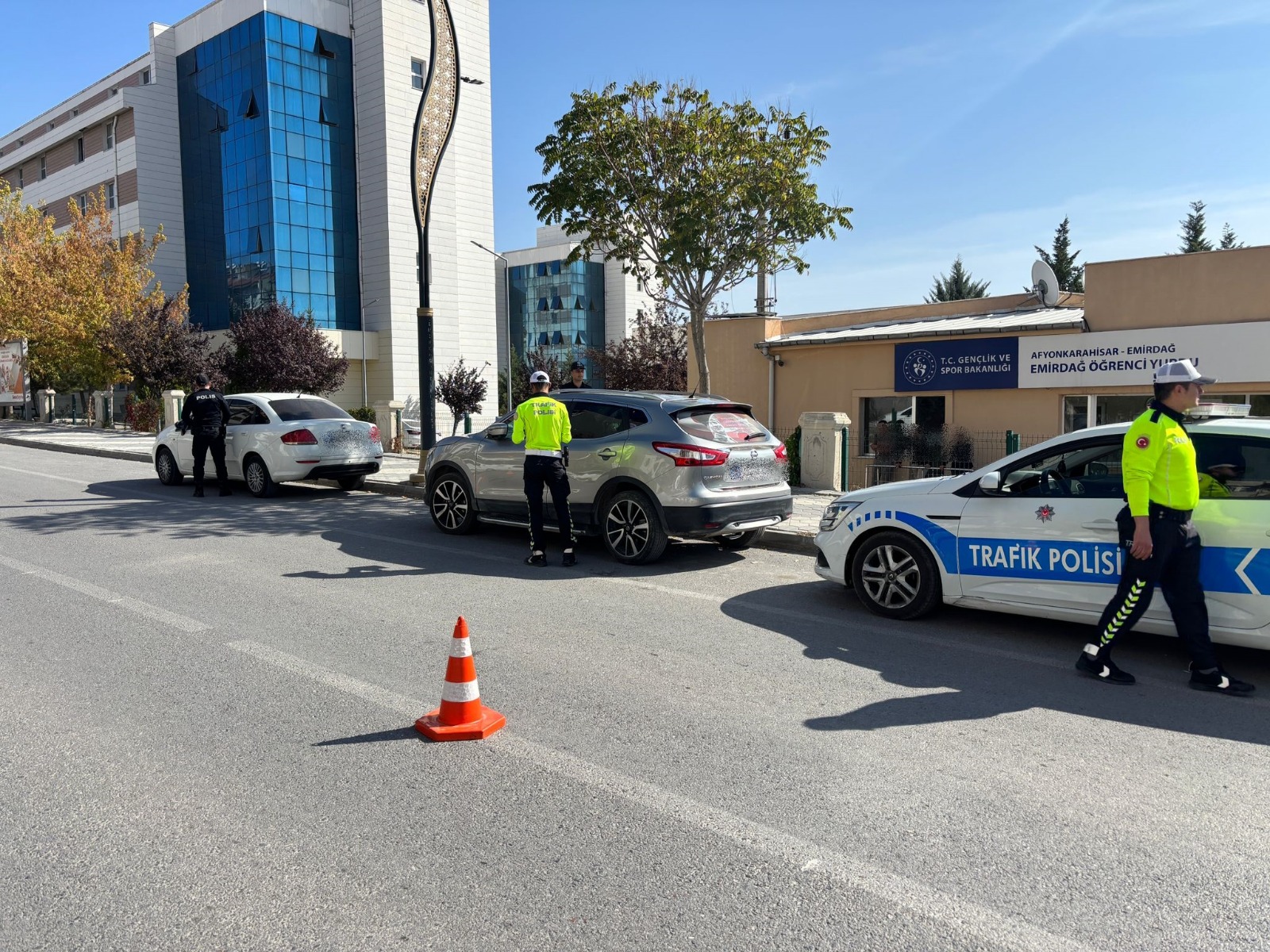Kız Öğrenci Yurtları Çevresinde Güvenlik Uygulamaları Devam Ediyor