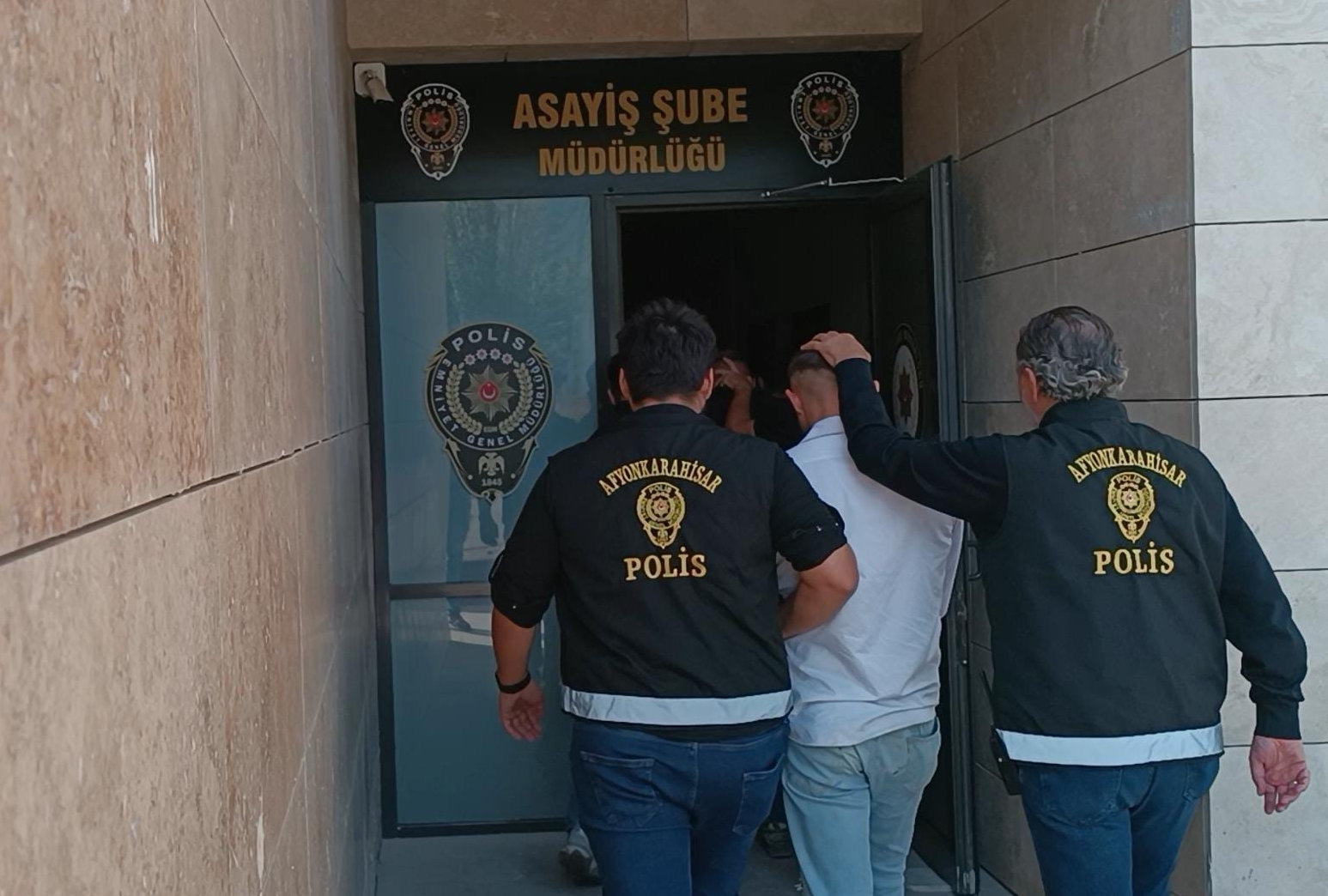 Trafikte tartıştıkları otomobil sürücüsünü Darp Eden 3 Şüpheli Yakalandı