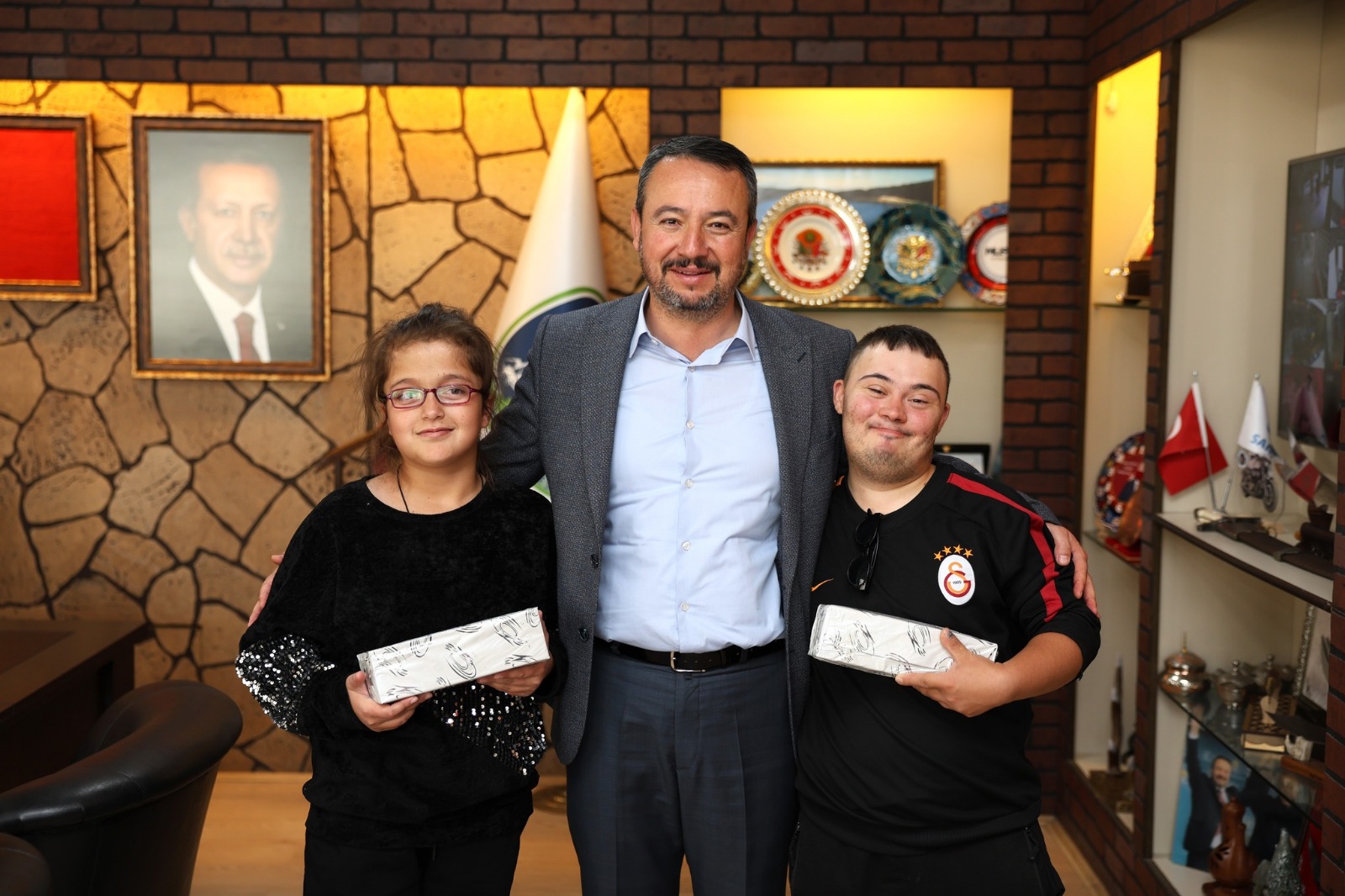BAŞKAN ÖZTAŞ ÖZÇINAR ÖZEL EĞİTİM OKULU MÜDÜRÜ'NÜ AĞIRLADI