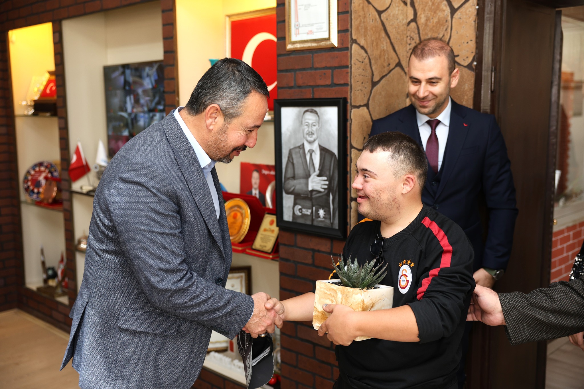 BAŞKAN ÖZTAŞ ÖZÇINAR ÖZEL EĞİTİM OKULU MÜDÜRÜ'NÜ AĞIRLADI