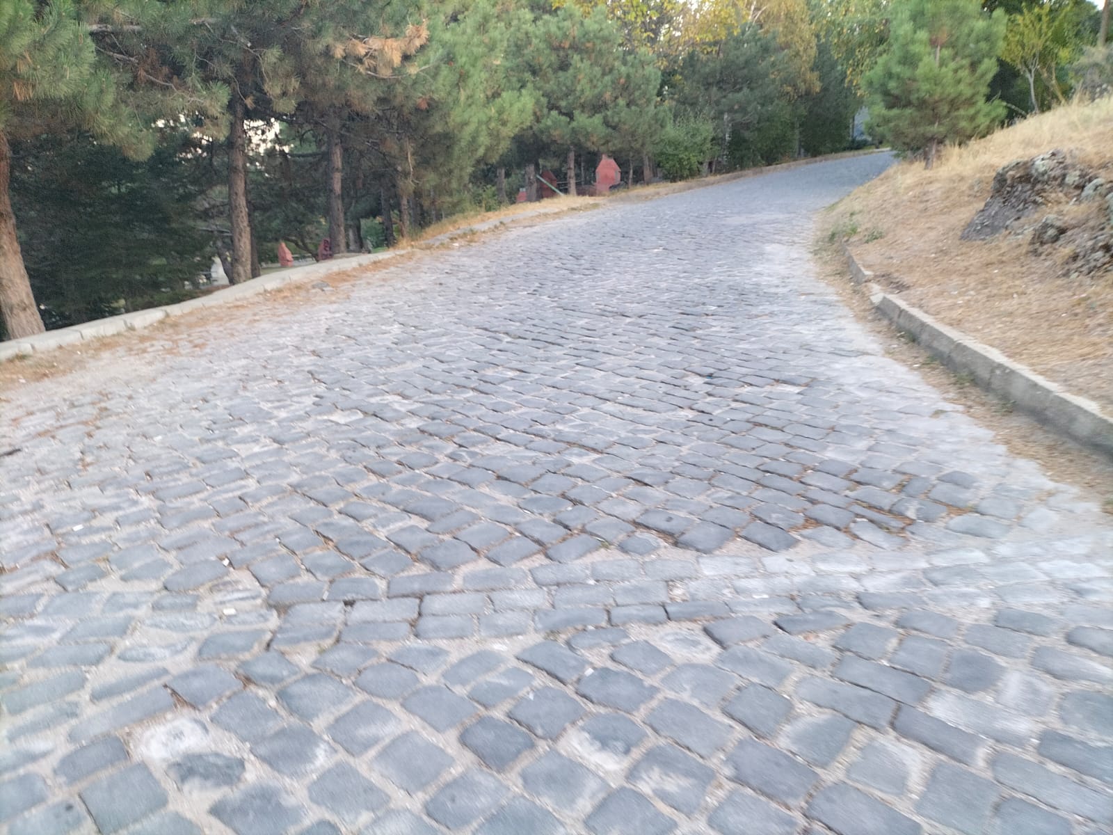 Vatandaşın Arnavut Taş Çilesi Devam Ediyor