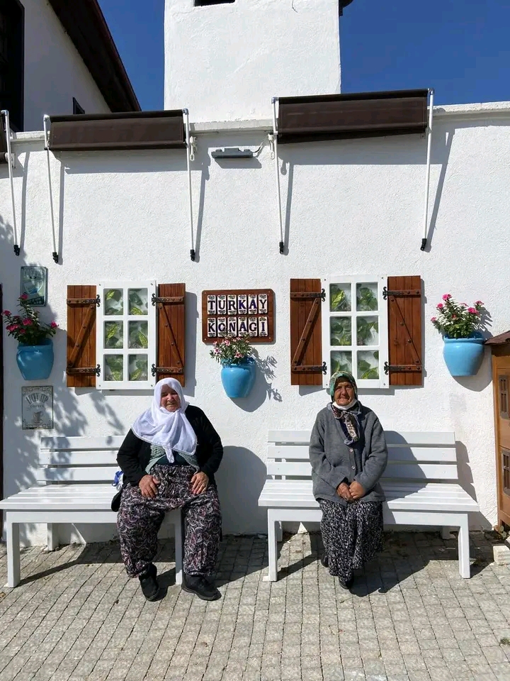 Müdür Erdoğan Yakından Takip Etti  Huzurevi Sakinlerine Moral Gezisi