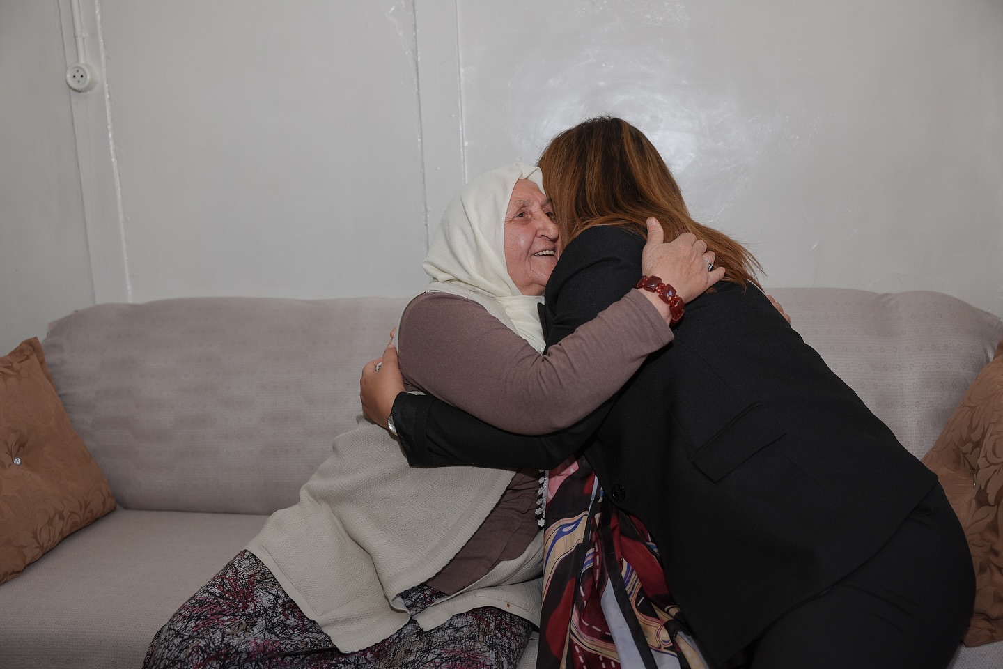 Başkan Köksal Bir Evlat Edasıyla Kucaklaştı