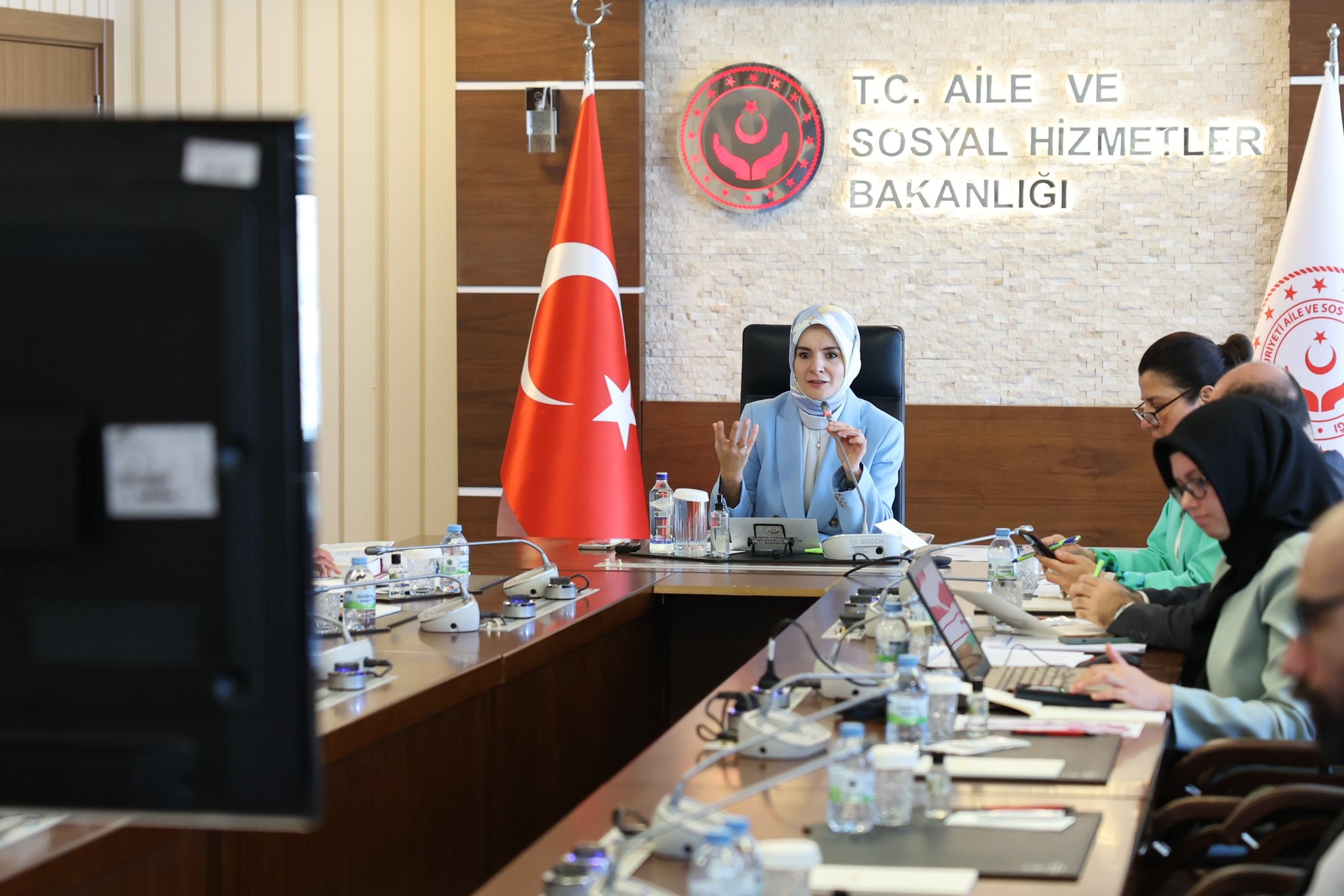 BAKAN GÖKTAŞ KADINA YÖNELİK ŞİDDETLE İLGİGLİ TOPLANTI GERÇEKLEŞTİRİLDİ
