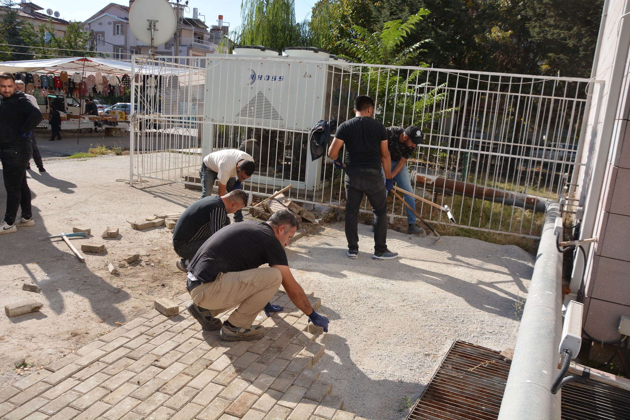 SANDIKLI BELEDİYE EKİPLERİ ÇALIŞMALARINA DEVAM EDİYOR