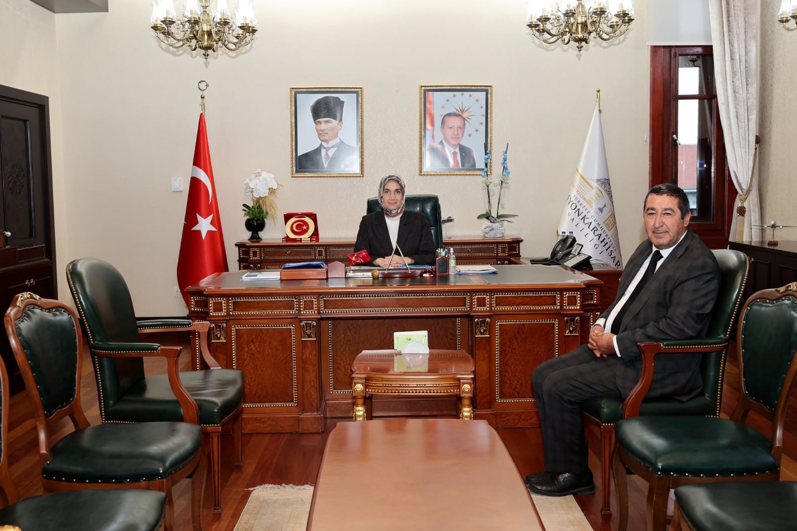 VALİ YİĞİTBAŞI GAZETECİ ABDİOĞULLARI'NI MAKAMDA KABUL ETTİ