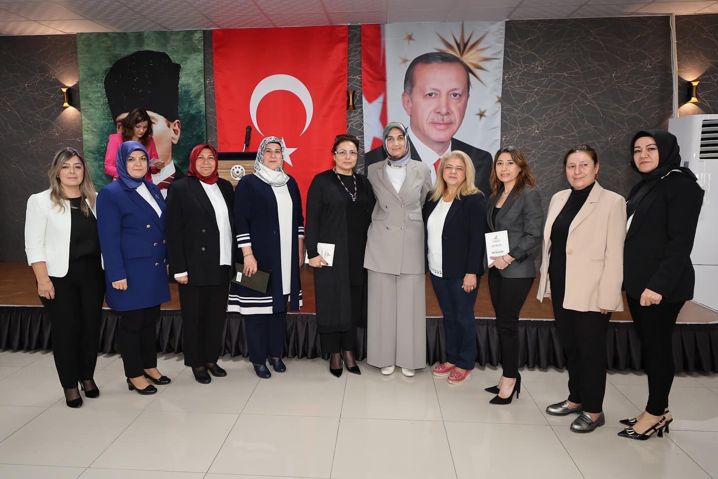 DEVLET ANA MUHTARLARLA BİR ARAYA GELDİ