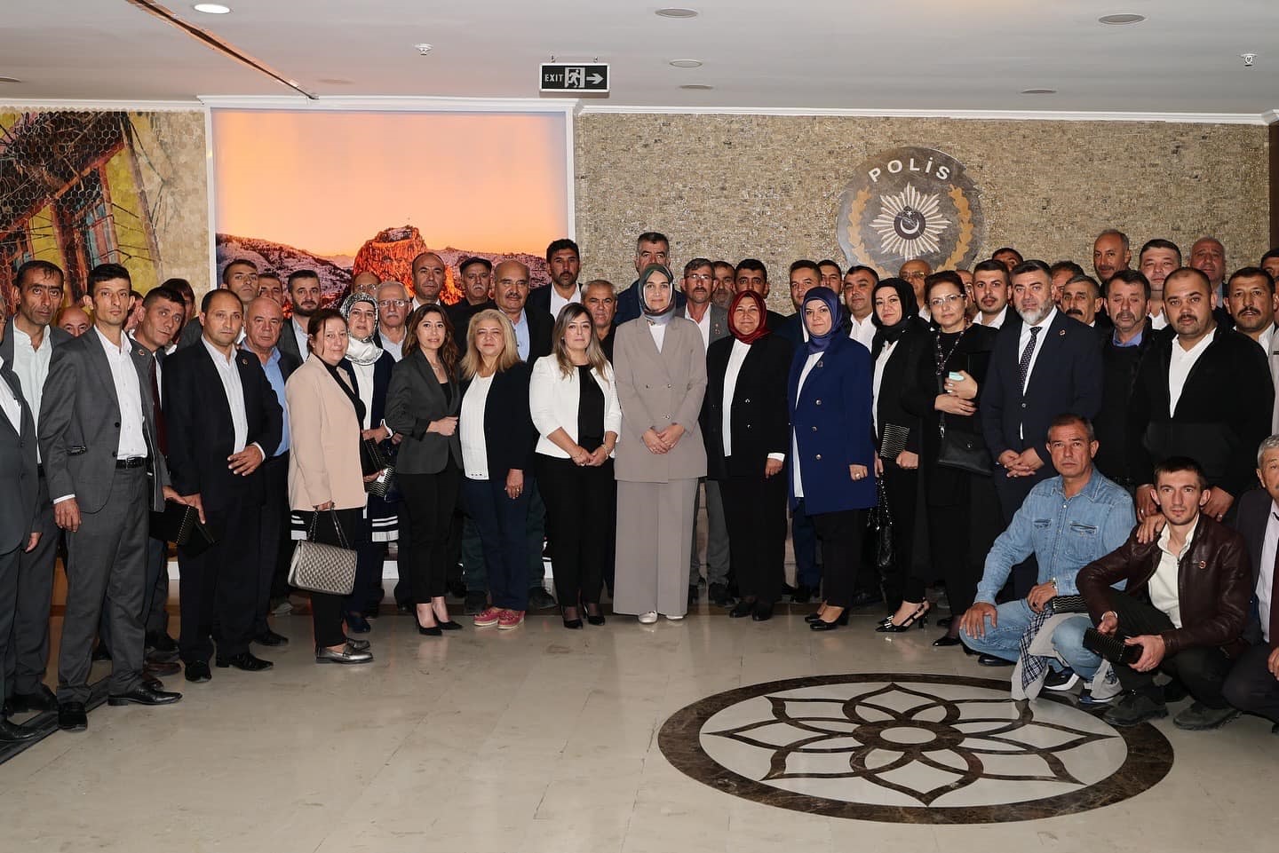DEVLET ANA MUHTARLARLA BİR ARAYA GELDİ