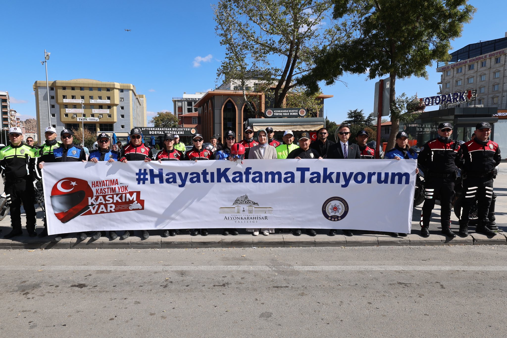 Sürücüler Farkındalığa Ortak Oldu Devlet Ana Kask Dağıttı ve Uyardı
