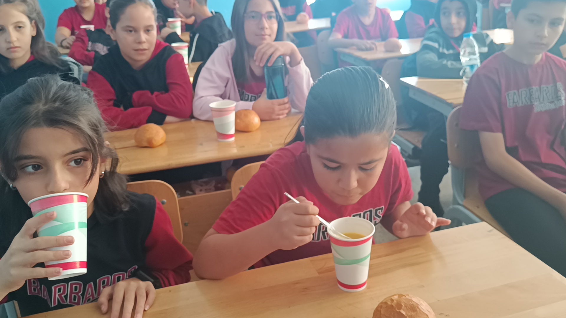 Sandıklı'da öğrencilere çorba ikramı yapılıyor: Kahvaltı Alışkanlığına Destek