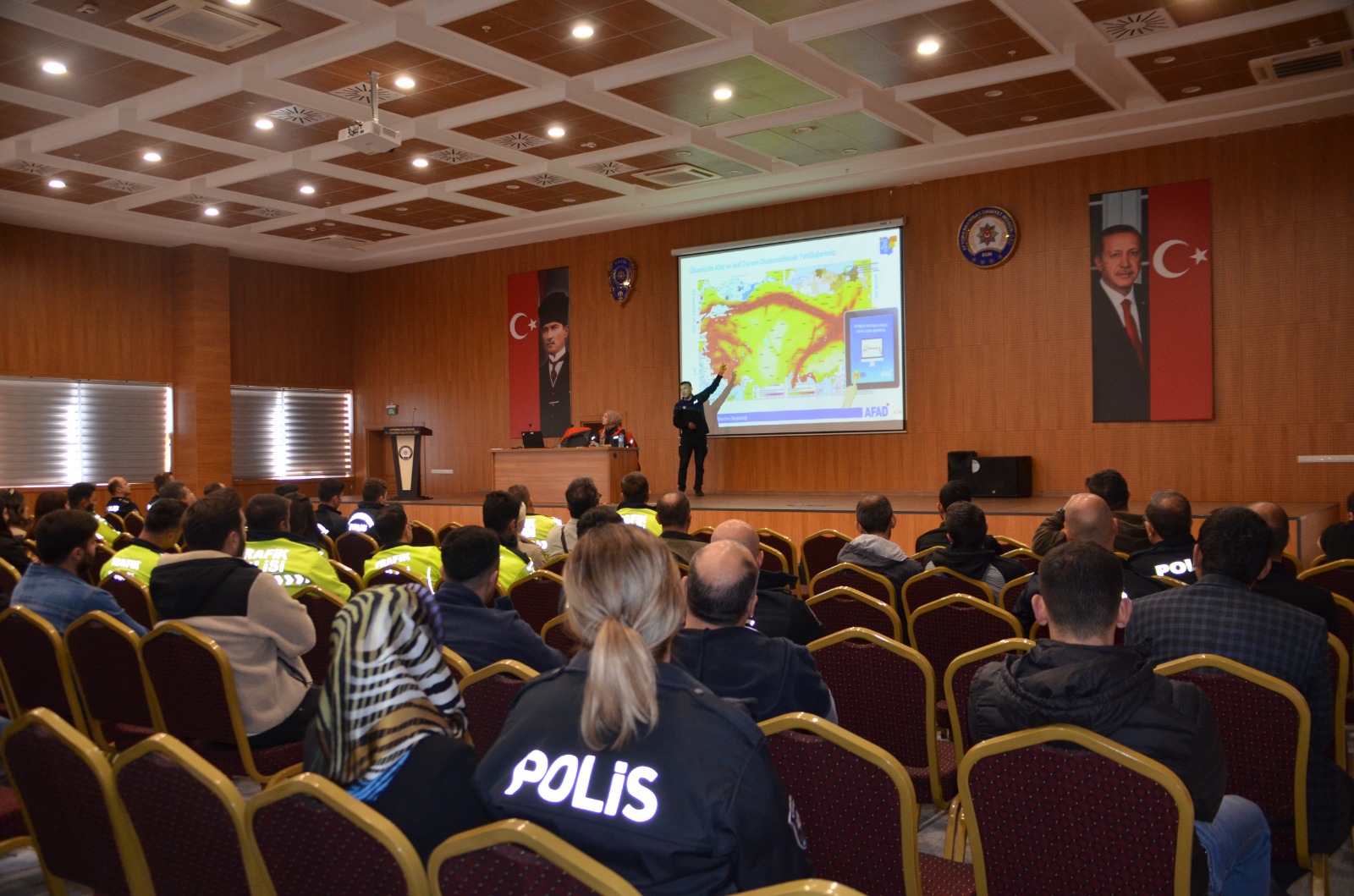 AFAD Ekiplerinden Afyon Polisine Tam Not