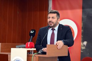 AFYON KOCATEPE ÜNİVERSİTESİ ÖĞRENCİLERE KARİYER YOLCULUĞUNU ANLATTI