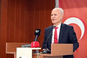 AFYON KOCATEPE ÜNİVERSİTESİ ÖĞRENCİLERE KARİYER YOLCULUĞUNU ANLATTI